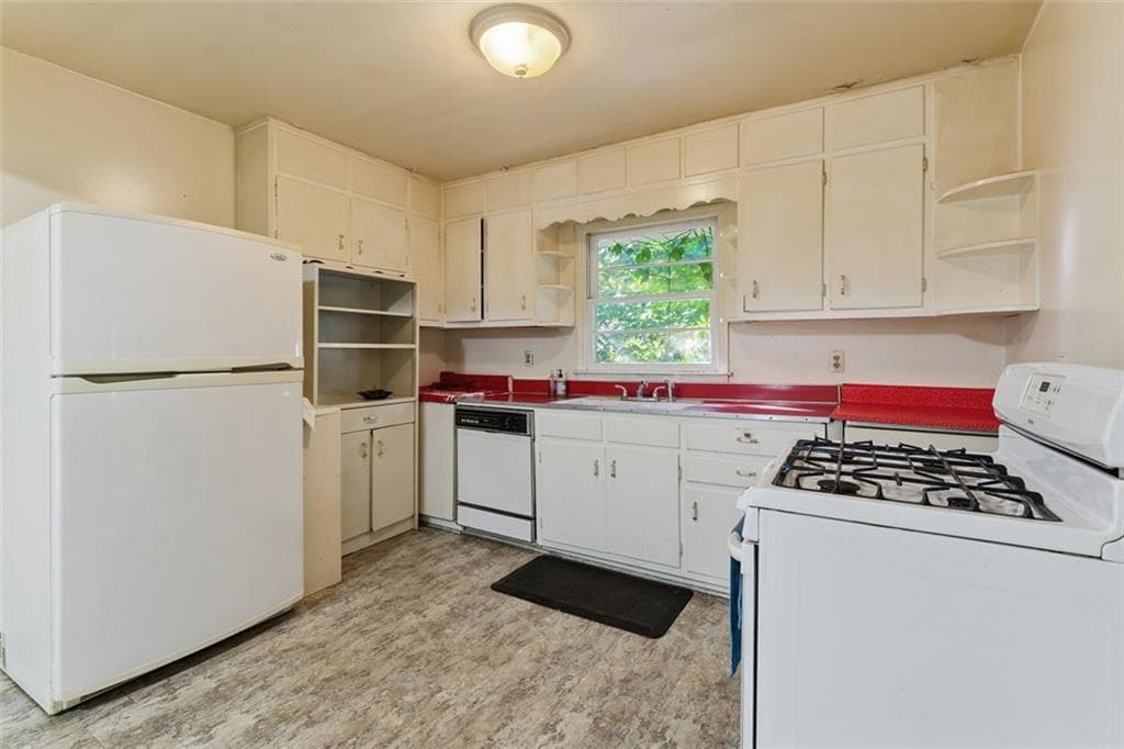 2 bedroom, 1 bathroom, 1,225 sq ft single family residence for sale at 5324 Ash Street, Forest Park, GA 30297 — photo 6