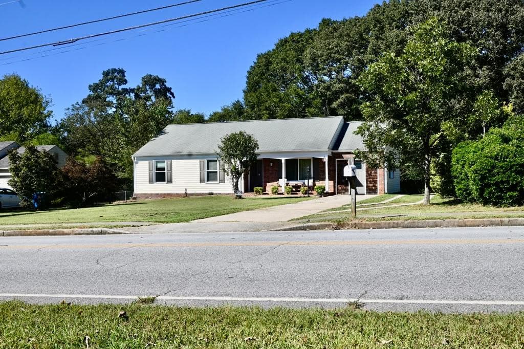 3 bedroom, 2 bathroom, 1,448 sq ft single family residence under contract at 3081 Albion Farm Road, Duluth, GA 30097 — photo 3
