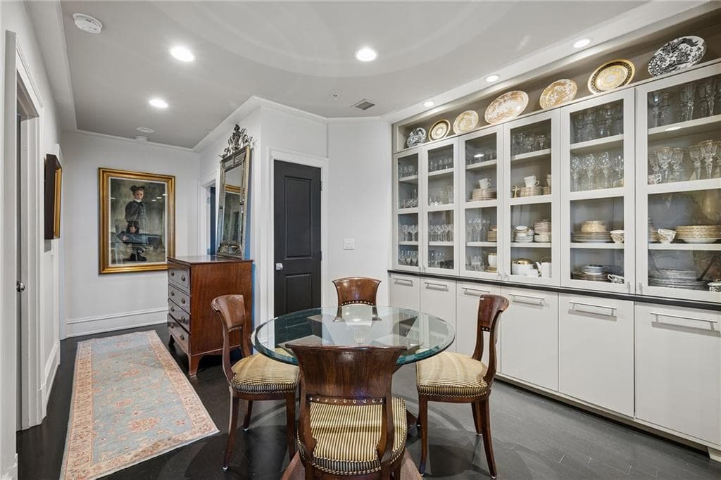 2 bedroom, 3 bathroom, 2,226 sq ft condominium for sale at 2828 Peachtree Road 2403, Atlanta, GA 30305 — photo 6