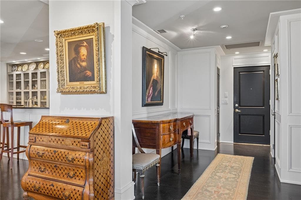 2 bedroom, 3 bathroom, 2,226 sq ft condominium for sale at 2828 Peachtree Road 2403, Atlanta, GA 30305 — photo 9