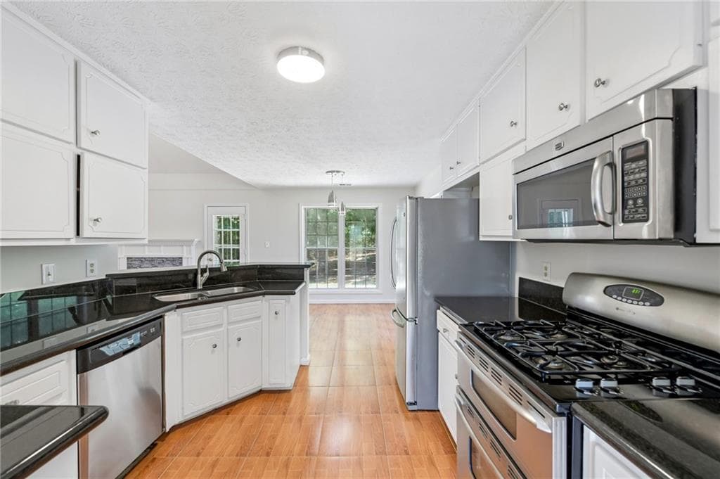 4 bedroom, 3 bathroom, 1,906 sq ft single family residence under contract at 206 Northwind Drive, Stockbridge, GA 30281 — photo 10