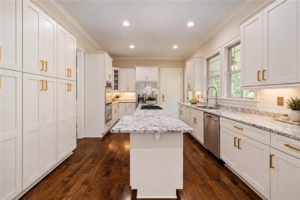 5 bedroom, 6 bathroom, 4,924 sq ft single family residence for sale at 1929 Wildwood Place, Atlanta, GA 30324 — photo 10
