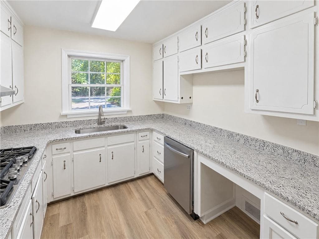 3 bedroom, 2 bathroom, 1,671 sq ft single family residence for sale at 1105 Old Loganville Road, Loganville, GA 30052 — photo 8