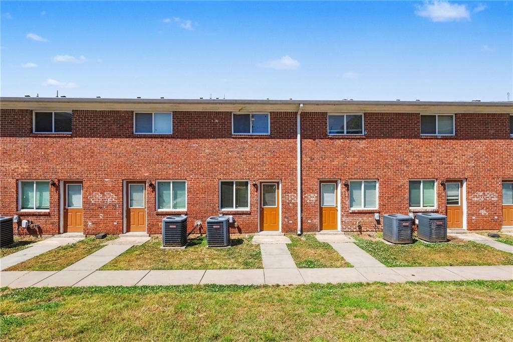 2 bedroom, 2 bathroom, 984 sq ft apartment for rent at 470 Bolton Rd NW Drive D6, Atlanta, GA 30331 for $1,750 a month — photo 1 of 7