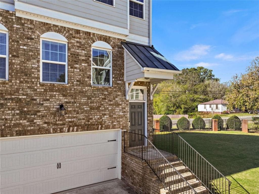 4 bedroom, 4 bathroom, 2,018 sq ft townhouse for sale at 4266 Buford Valley Way, Buford, GA 30518 — photo 3