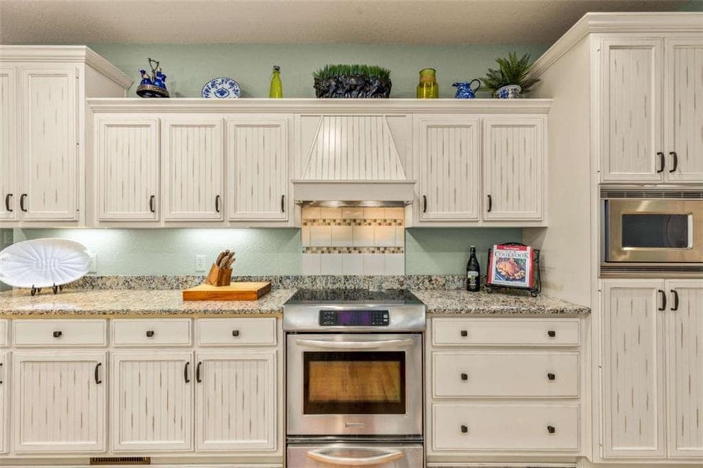 5 bedroom, 3 bathroom, 3,900 sq ft single family residence for sale at 200 Plantation Lane, Blue Ridge, GA 30513 — photo 8