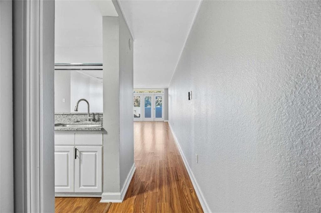 2 bedroom, 1 bathroom, 882 sq ft condominium for sale at 375 Ralph McGill Boulevard 407, Atlanta, GA 30312 — photo 6