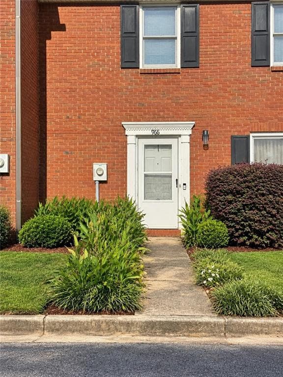 3 bedroom, 3 bathroom, 1,600 sq ft townhouse for sale at 966 Park Gate Place, Stone Mountain, GA 30083
