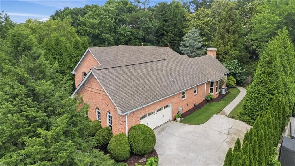 4 bedroom, 4 bathroom, 4,416 sq ft single family residence for sale at 4900 Walnut Grove, Johns Creek, GA 30022 — photo 4