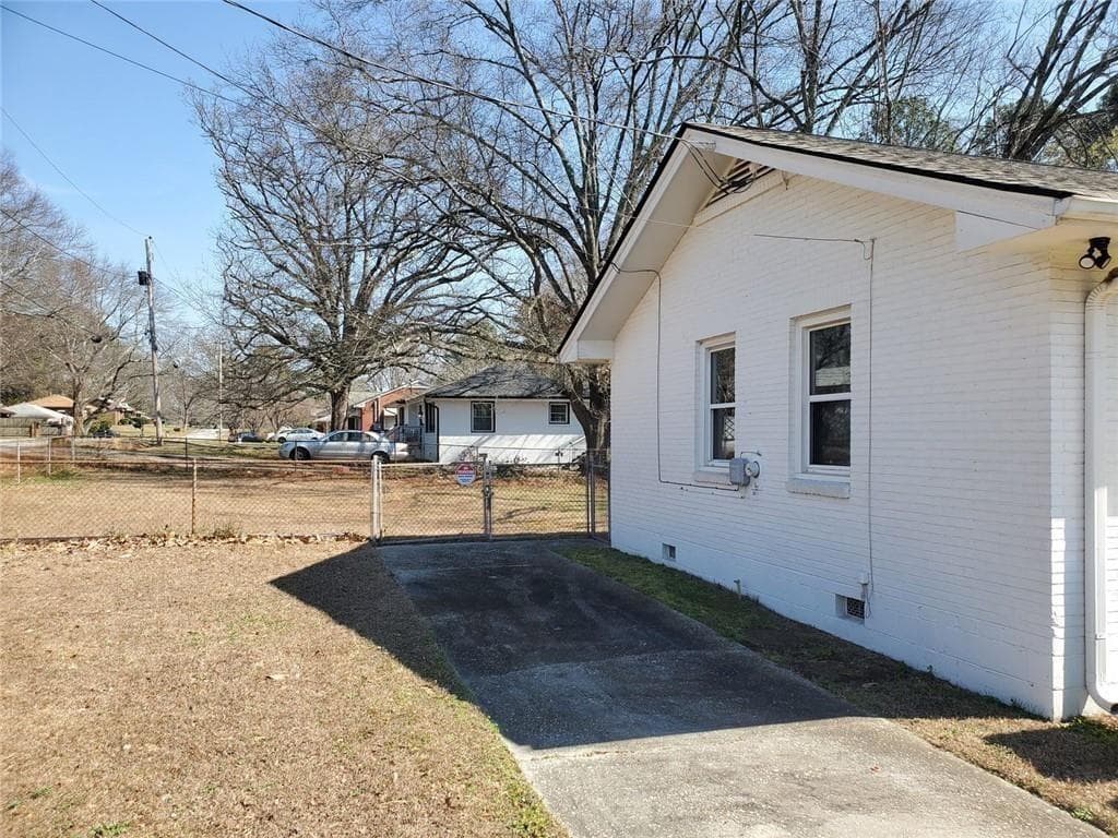 2 bedroom, 2 bathroom, 1,000 sq ft single family residence for sale at 5316 Ash Street, Forest Park, GA 30297 — photo 6