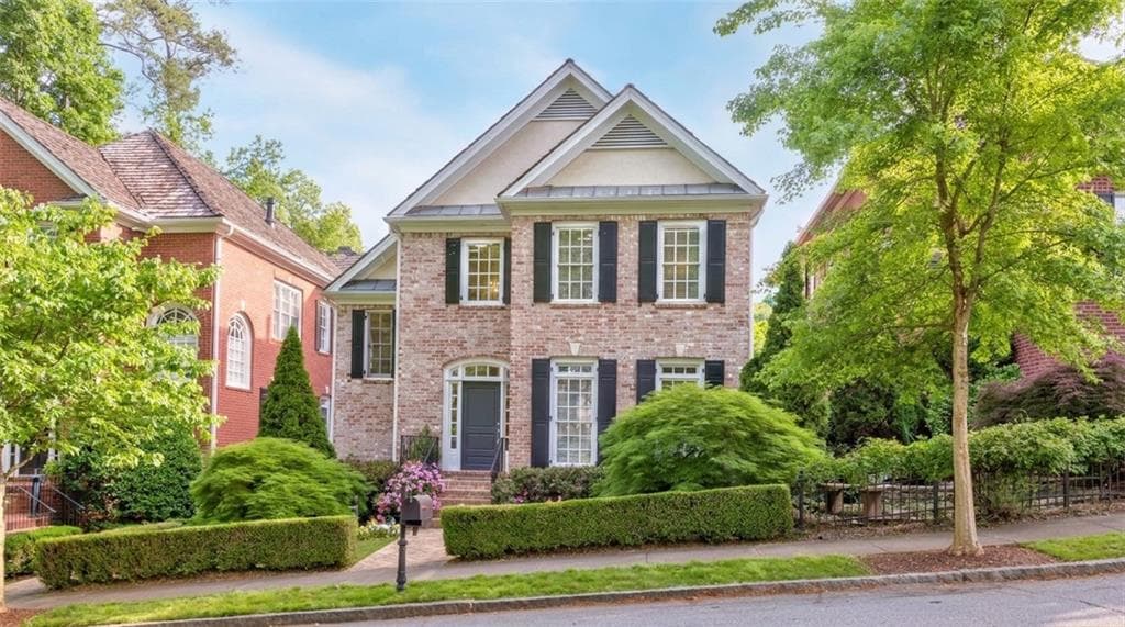 4 bedroom, 4 bathroom, 3,946 sq ft single family residence for rent at 704 Longleaf Drive, Atlanta, GA 30342 for $6,000 a month — photo 2