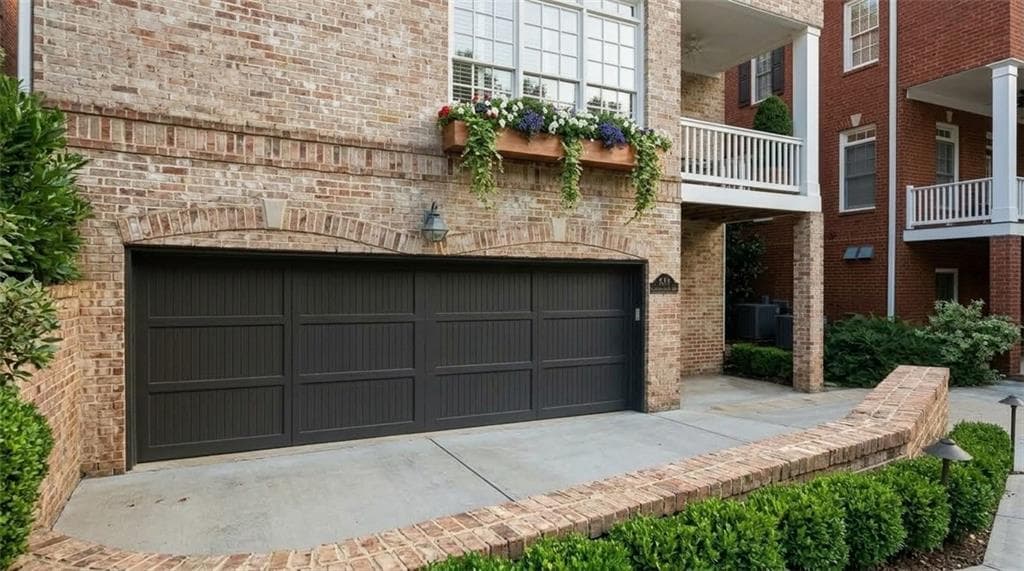 4 bedroom, 4 bathroom, 3,946 sq ft single family residence for rent at 704 Longleaf Drive, Atlanta, GA 30342 for $6,000 a month — photo 4