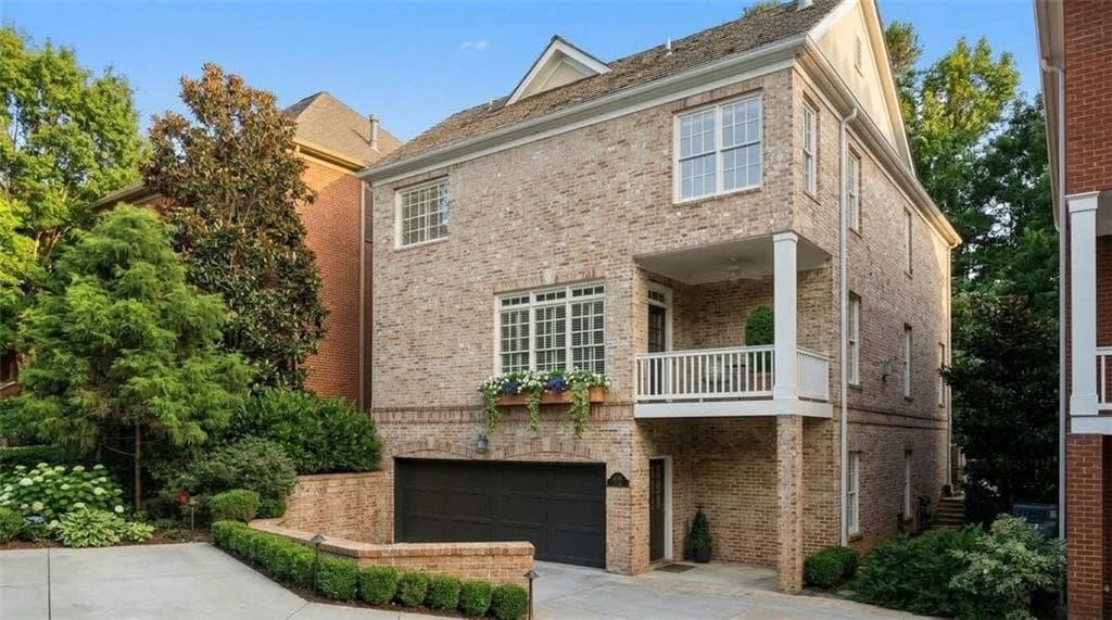 4 bedroom, 4 bathroom, 3,946 sq ft single family residence for rent at 704 Longleaf Drive, Atlanta, GA 30342 for $6,000 a month — photo 5