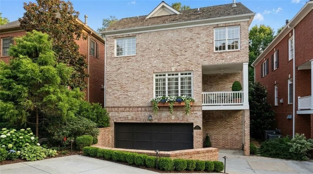 4 bedroom, 4 bathroom, 3,946 sq ft single family residence for rent at 704 Longleaf Drive, Atlanta, GA 30342 for $6,000 a month — photo 6