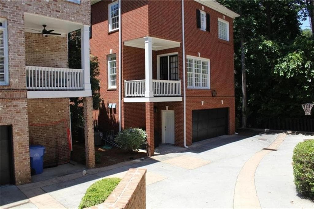 4 bedroom, 4 bathroom, 3,946 sq ft single family residence for rent at 704 Longleaf Drive, Atlanta, GA 30342 for $6,000 a month — photo 8