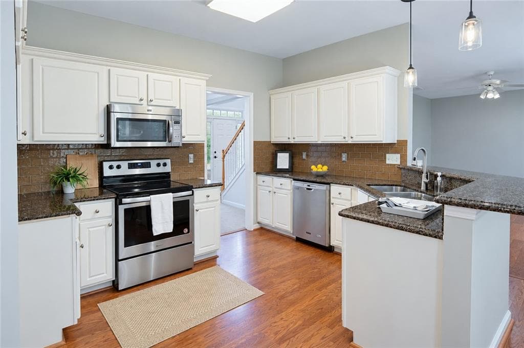 4 bedroom, 3 bathroom, 2,450 sq ft single family residence for sale at 632 Oakview Trail, Stone Mountain, GA 30087 — photo 6