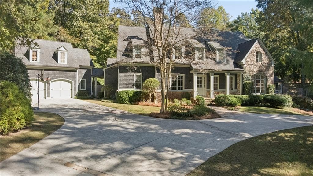 6 bedroom, 7 bathroom, 5,962 sq ft single family residence for sale at 4065 Beechwood Drive, Atlanta, GA 30327 — photo 2