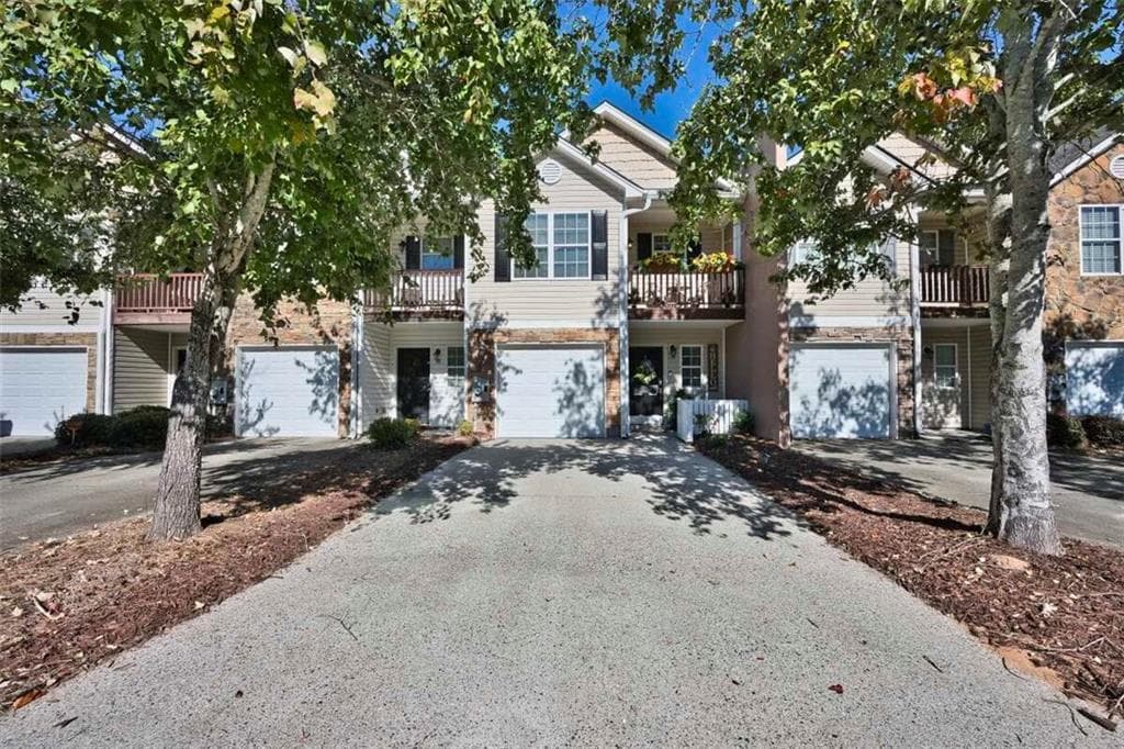 3 bedroom, 3 bathroom, 1,268 sq ft townhouse for sale at 529 Terrapin Lane, Winder, GA 30680