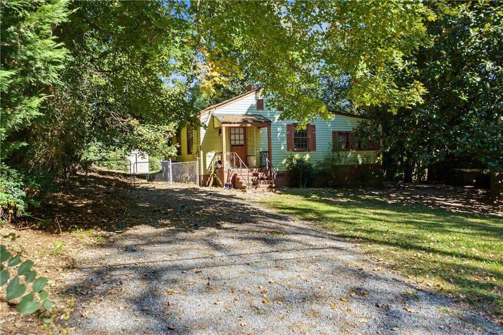 2 bedroom, 1 bathroom single family residence for sale at 1826 Hickory Road, Chamblee, GA 30341 — photo 3