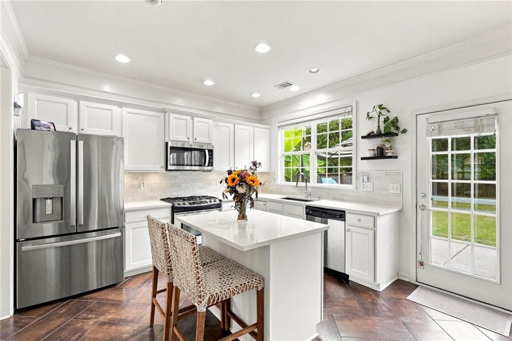 3 bedroom, 3 bathroom, 2,028 sq ft single family residence for sale at 618 Syemore Pass, Canton, GA 30115 — photo 9