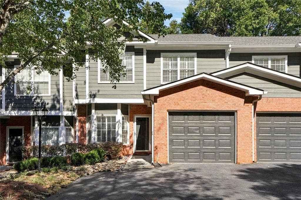 3 bedroom, 3 bathroom, 1,866 sq ft townhouse for sale at 2680 Pine Tree Road 6, Atlanta, GA 30324