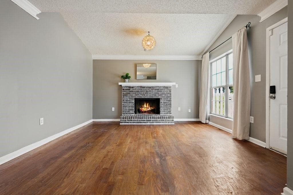 3 bedroom, 2 bathroom, 1,354 sq ft condominium for sale at 551 Summit Lane, Marietta, GA 30008 — photo 2