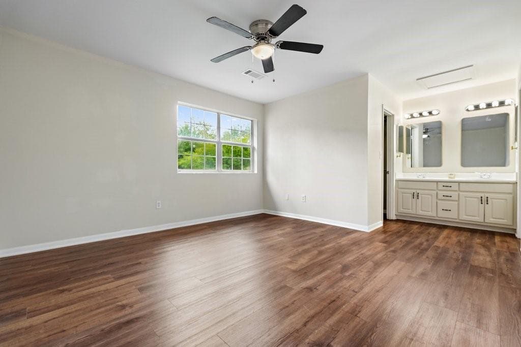 3 bedroom, 2 bathroom, 1,354 sq ft condominium for sale at 551 Summit Lane, Marietta, GA 30008 — photo 4