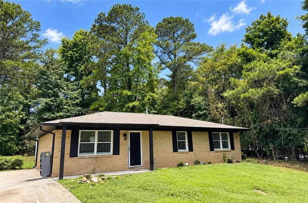 3 bedroom, 2 bathroom, 1,143 sq ft single family residence for rent at 1765 Highpoint Road, Snellville, GA 30078 for $2,200 a month — photo 2