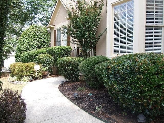 4 bedroom, 3 bathroom, 2,750 sq ft single family residence for rent at 435 Eastbourne Way, Johns Creek, GA 30005 for $4,000 a month — photo 1 of 17