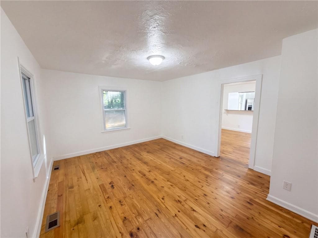 2 bedroom, 1 bathroom, 1,019 sq ft single family residence for sale at 427 Wellons Street, Marietta, GA 30060 — photo 3