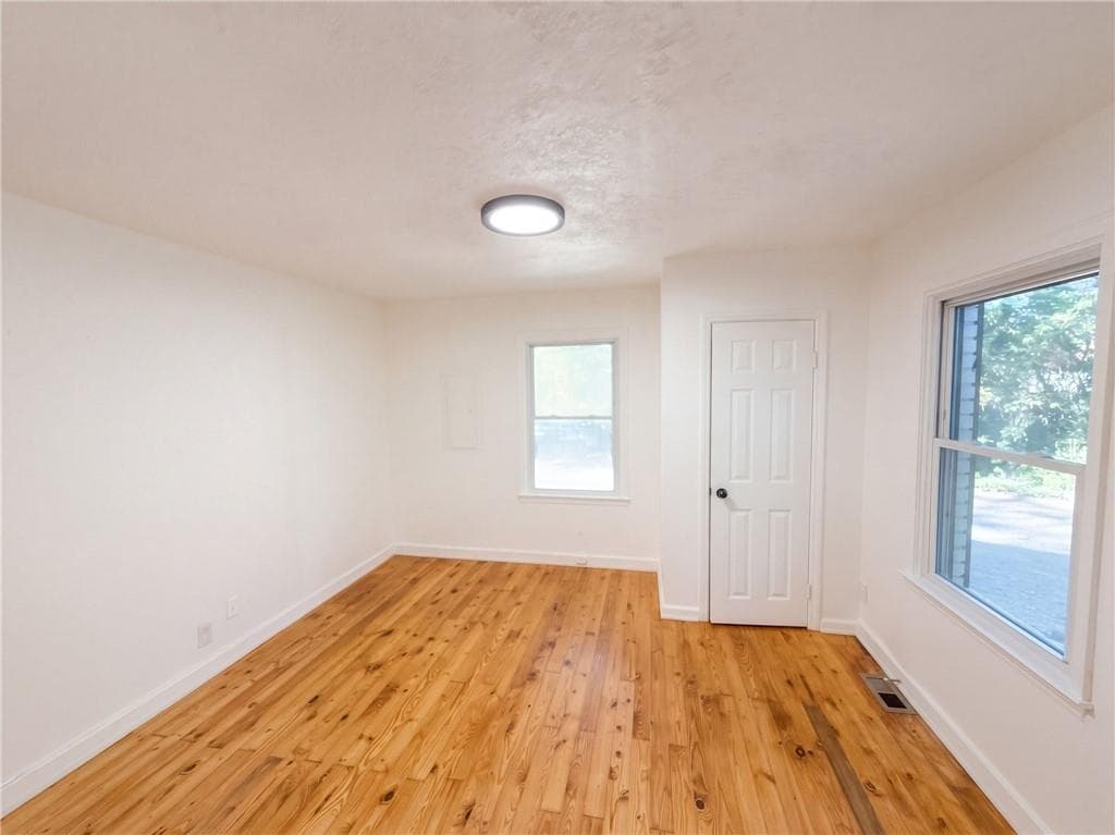 2 bedroom, 1 bathroom, 1,019 sq ft single family residence for sale at 427 Wellons Street, Marietta, GA 30060 — photo 4