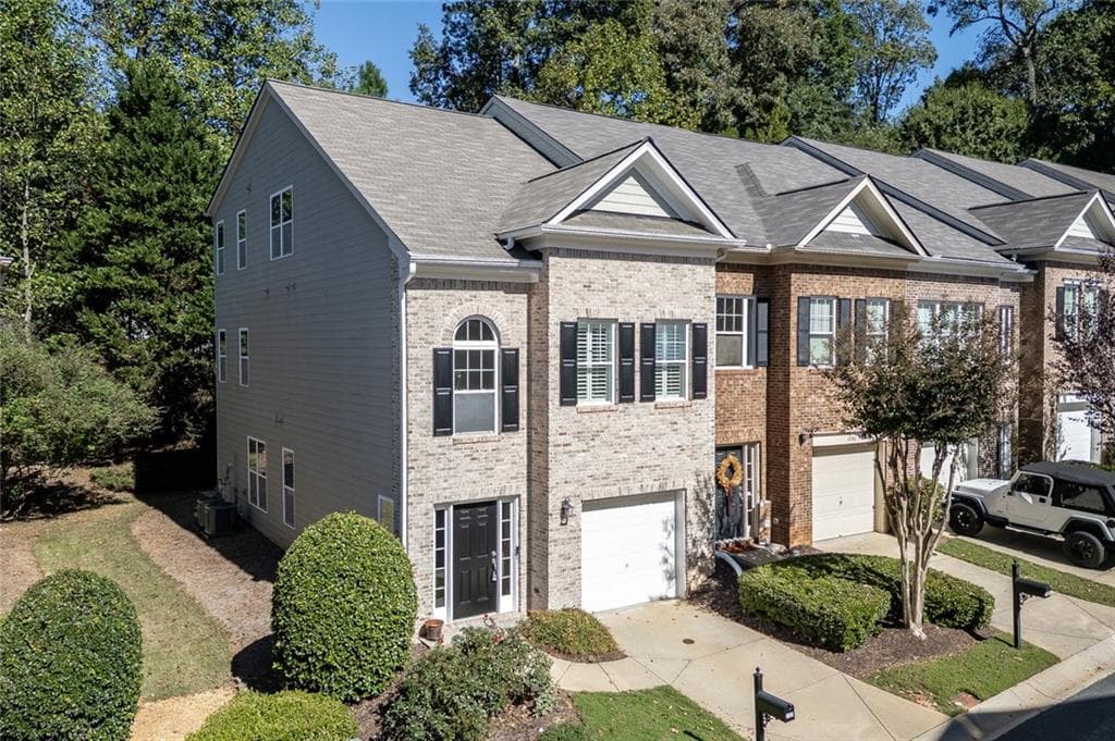 3 bedroom, 4 bathroom, 2,432 sq ft townhouse for sale at 1102 Firethorne Pass, Cumming, GA 30040 — photo 2