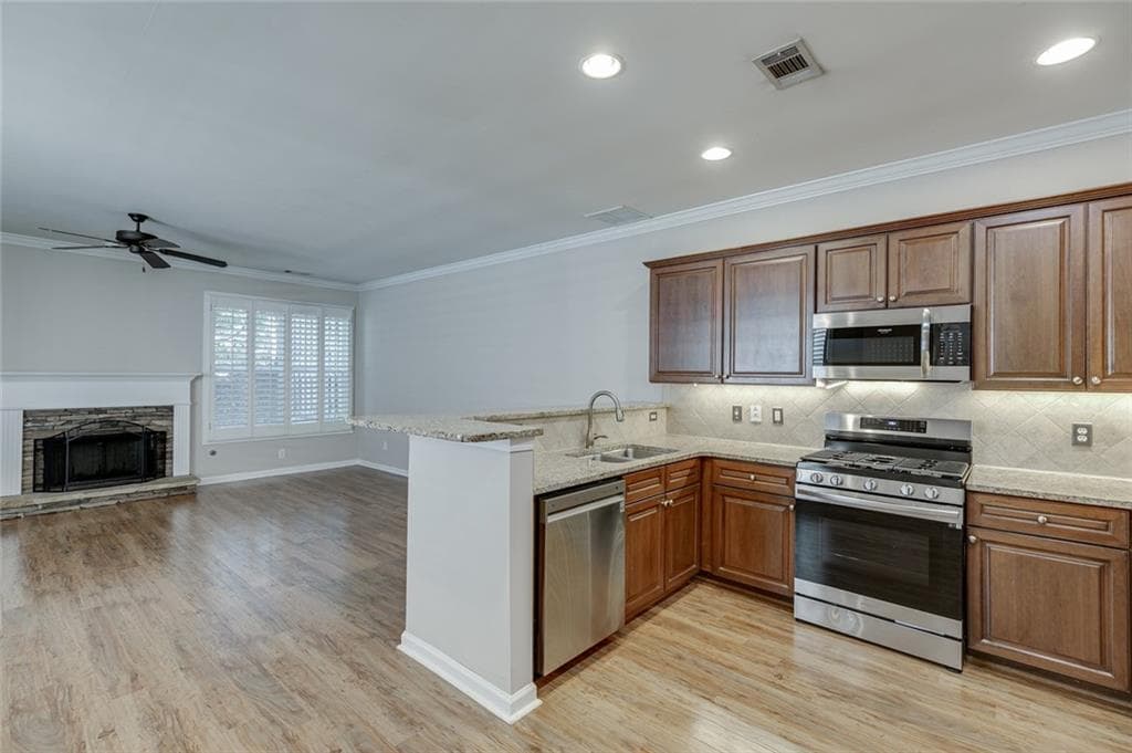 3 bedroom, 4 bathroom, 2,432 sq ft townhouse for sale at 1102 Firethorne Pass, Cumming, GA 30040 — photo 5