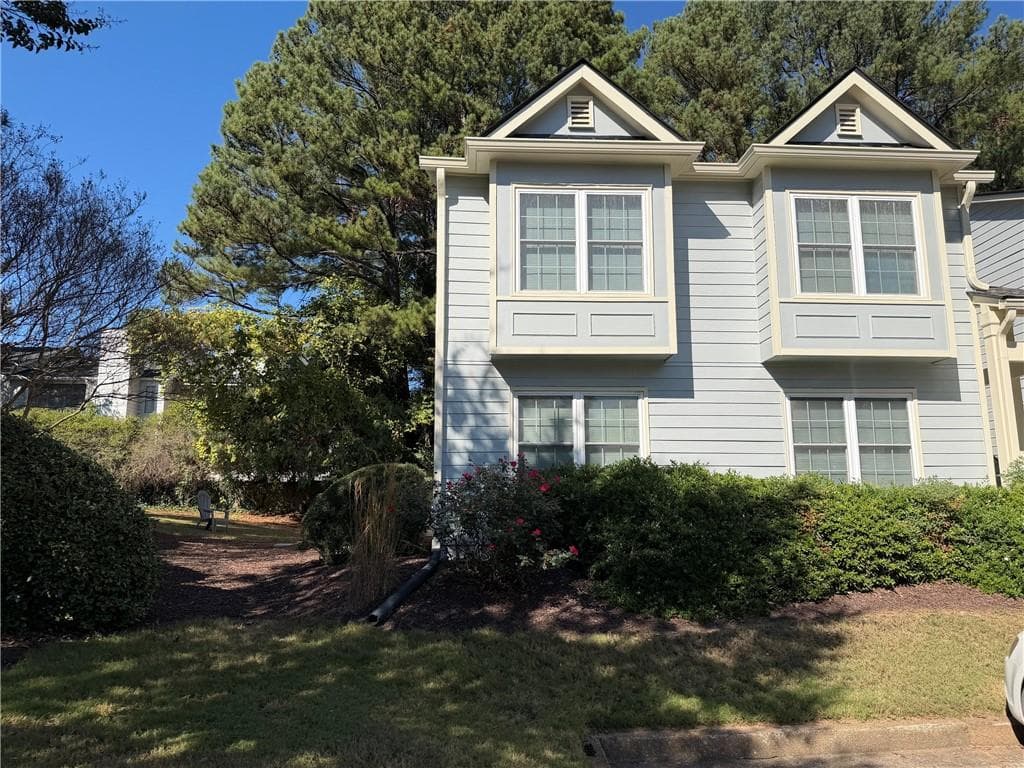 2 bedroom, 2 bathroom, 1,250 sq ft condominium for sale at 11 Middleton Court, Smyrna, GA 30080 — photo 2