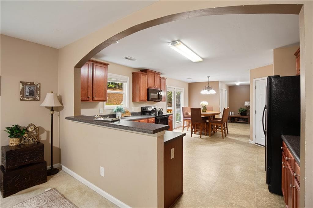 4 bedroom, 3 bathroom, 2,667 sq ft single family residence for sale at 9065 Montclair Hills Drive, Cumming, GA 30028 — photo 10