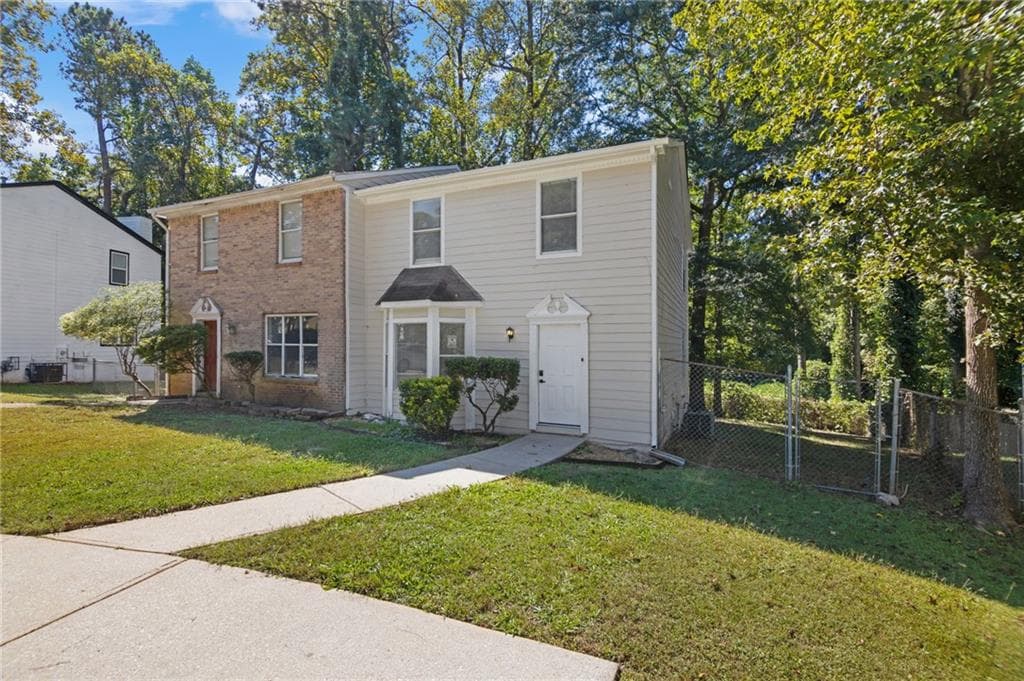 3 bedroom, 3 bathroom, 1,436 sq ft townhouse for sale at 2305 Wingfoot Place, Decatur, GA 30035