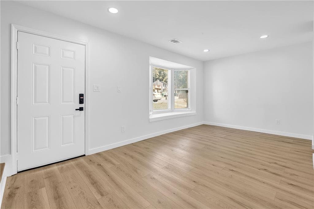 3 bedroom, 3 bathroom, 1,436 sq ft townhouse for sale at 2305 Wingfoot Place, Decatur, GA 30035 — photo 3
