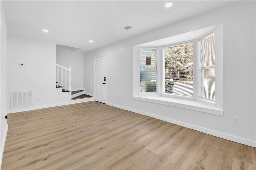 3 bedroom, 3 bathroom, 1,436 sq ft townhouse for sale at 2305 Wingfoot Place, Decatur, GA 30035 — photo 4