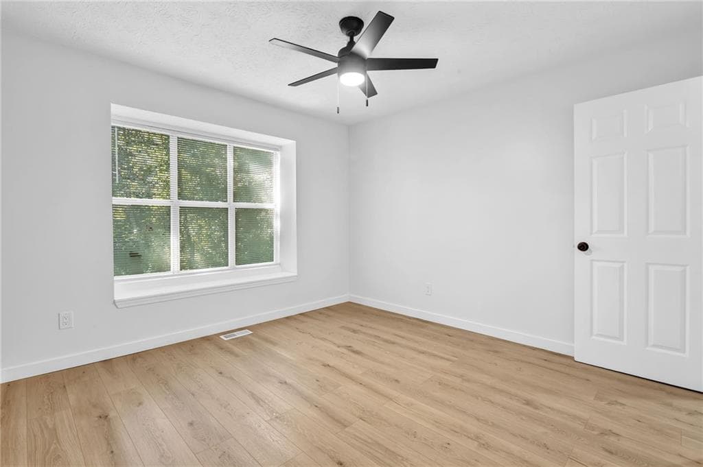 3 bedroom, 3 bathroom, 1,436 sq ft townhouse for sale at 2305 Wingfoot Place, Decatur, GA 30035 — photo 6