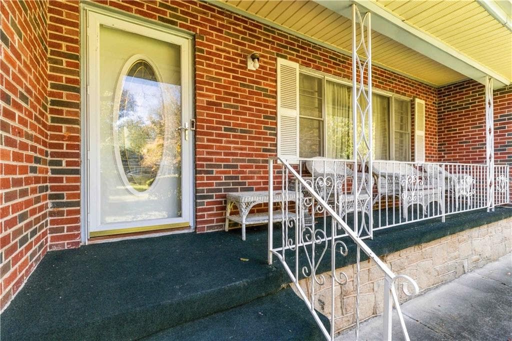 2 bedroom, 2 bathroom, 1,276 sq ft single family residence for sale at 1305 Pollard Drive, Atlanta, GA 30311 — photo 4