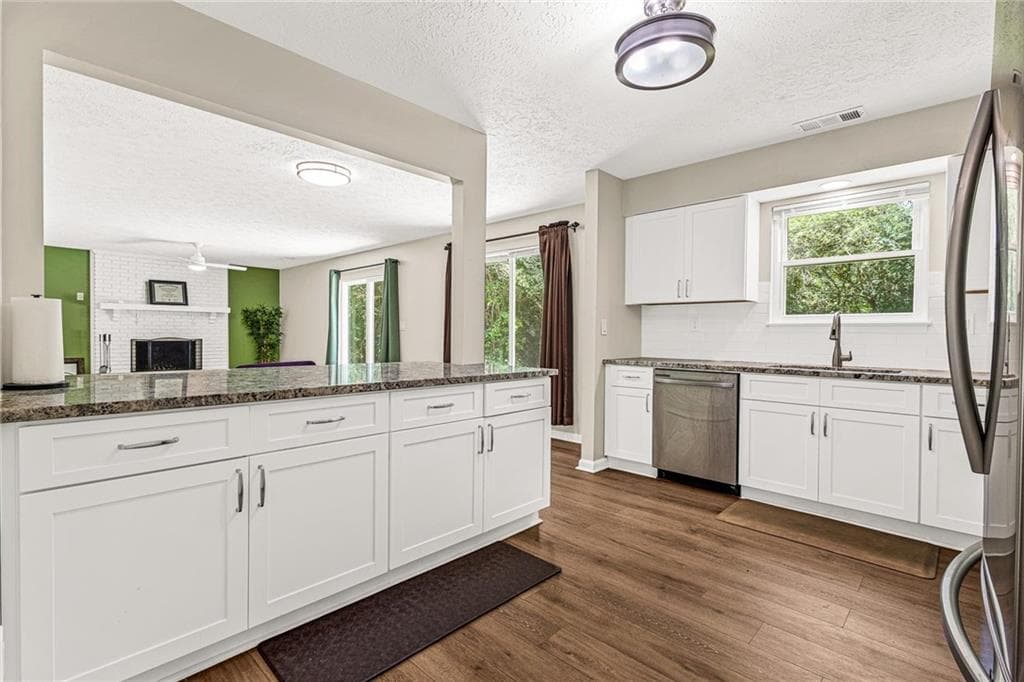 3 bedroom, 2 bathroom, 1,417 sq ft single family residence for sale at 3926 Dalhouise Lane, Decatur, GA 30034 — photo 5