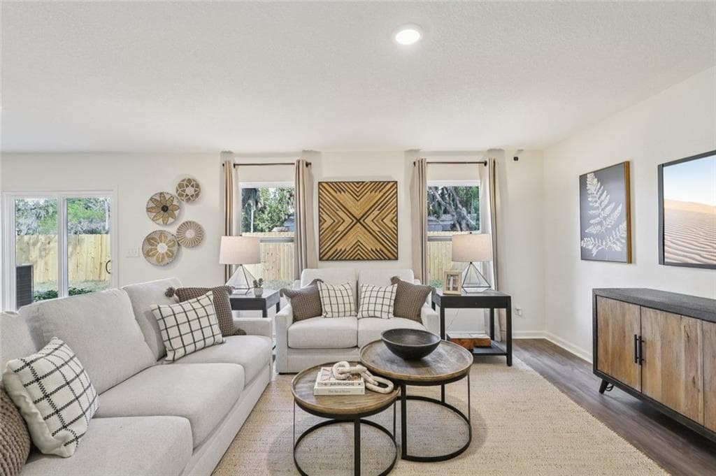 3 bedroom, 2 bathroom, 1,965 sq ft single family residence for sale at 345 Bruin Circle, Dalton, GA 30721 — photo 4