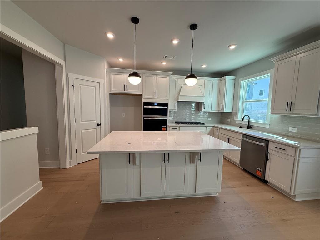 6 bedroom, 4 bathroom, 3,080 sq ft single family residence for sale at 4815 Briar rose Trail, Cumming, GA 30040 — photo 2