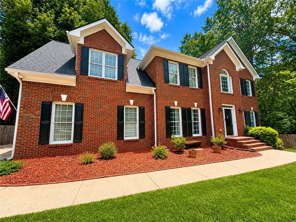 6 bedroom, 4 bathroom, 2,847 sq ft single family residence for sale at 1156 Maple Creek Ridge, Loganville, GA 30052