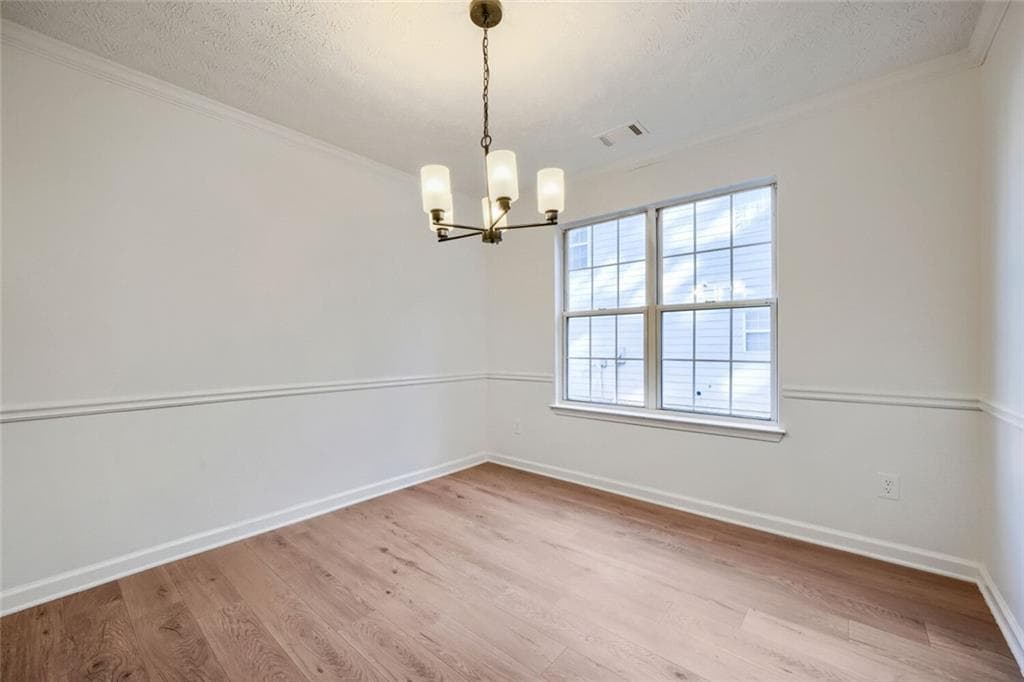 3 bedroom, 3 bathroom, 2,000 sq ft single family residence for sale at 7562 Broadhurst Drive, Riverdale, GA 30296 — photo 5