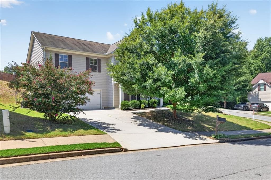 5 bedroom, 3 bathroom, 2,620 sq ft single family residence under contract at 1202 Lincoln Lane, Braselton, GA 30517 — photo 2