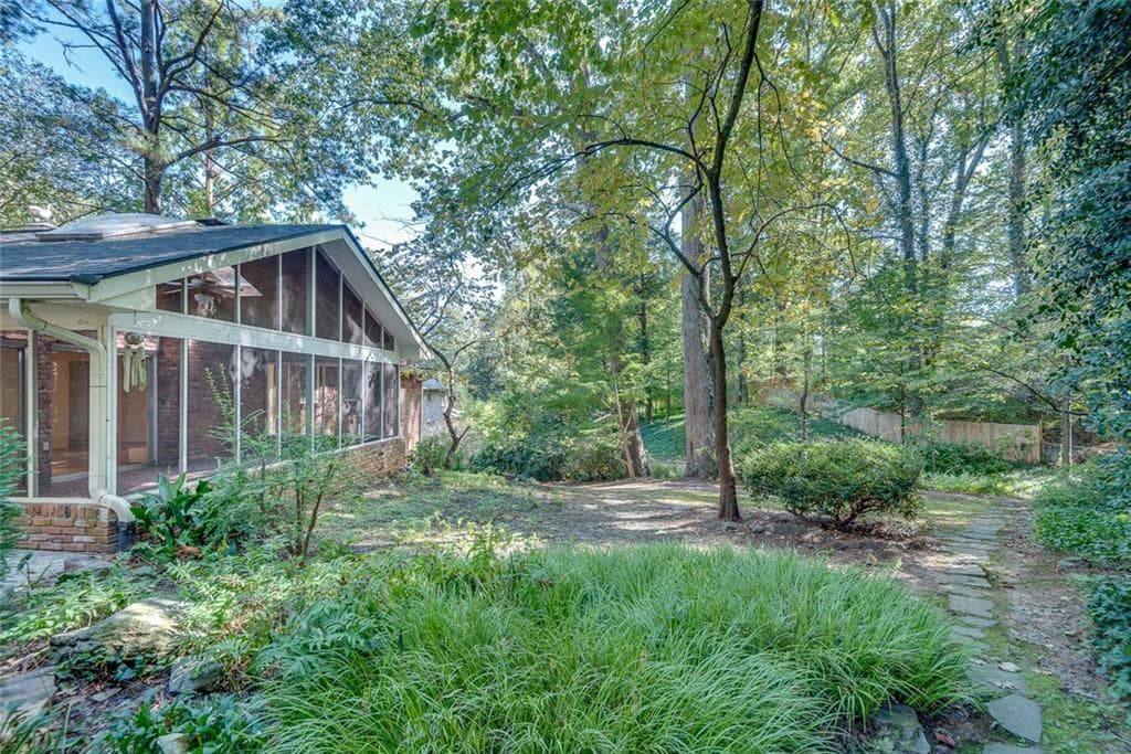 3 bedroom, 3 bathroom, 2,052 sq ft single family residence for rent at 4690 Huntley Drive, Atlanta, GA 30342 for $3,650 a month — photo 3