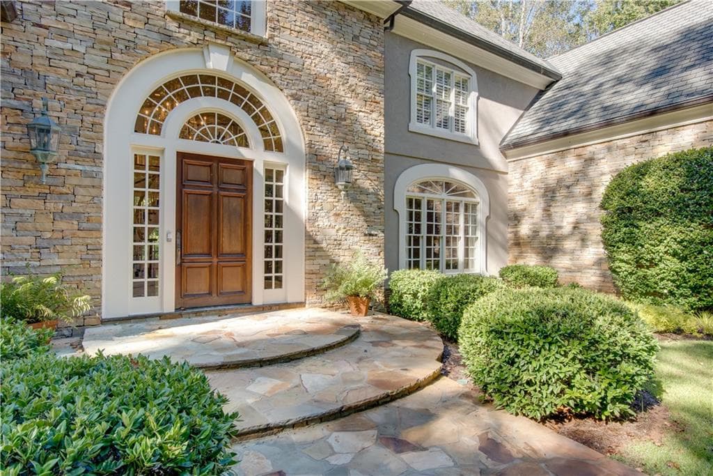 5 bedroom, 7 bathroom, 7,692 sq ft single family residence for sale at 12180 King Circle, Milton, GA 30075 — photo 3