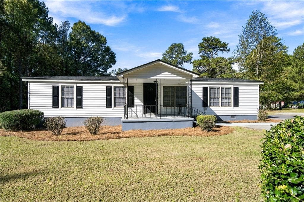 3 bedroom, 2 bathroom, 1,056 sq ft single family residence for sale at 197 Cedar Drive, Commerce, GA 30529