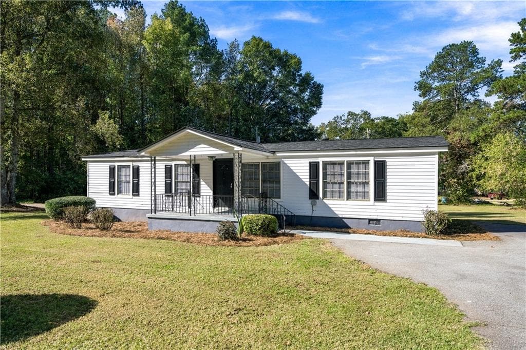 3 bedroom, 2 bathroom, 1,056 sq ft single family residence for sale at 197 Cedar Drive, Commerce, GA 30529 — photo 2